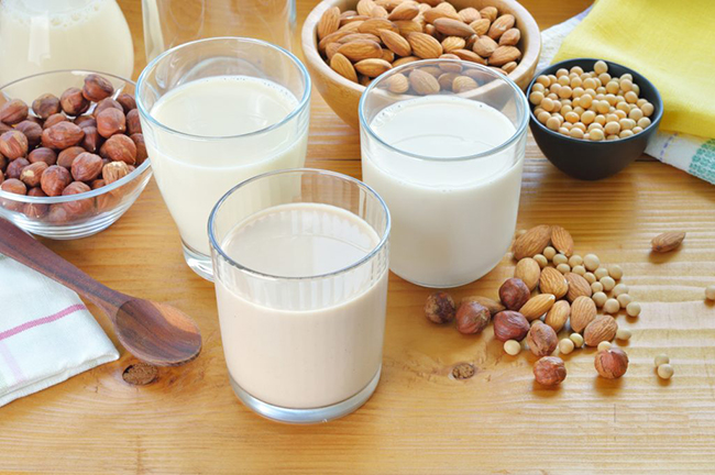 Những nguyên liệu nào được sử dụng để làm sữa yến mạch bằng máy làm sữa hạt?