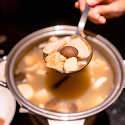 Cách nấu lẩu gà nấm chua cay ngon và đơn giản